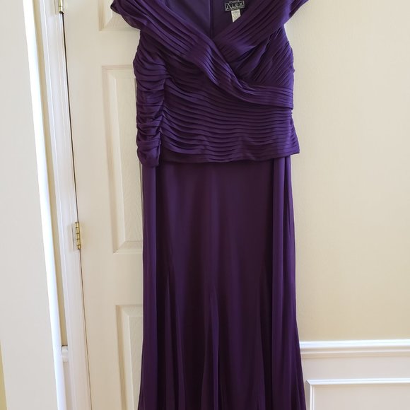 Alex Evenings Long Off Shoulder Ruched Bodice Fishtail Evening Gown Eggplant 18W - Picture 1 of 6